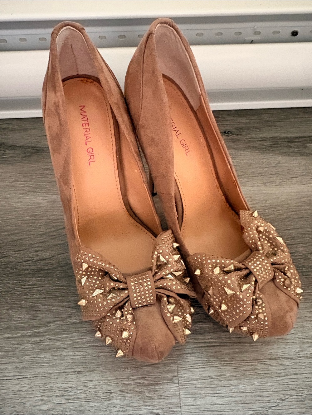 Size 8 Material Girl Women's Taupe Bow Pointed-Toe Heels with Stud Detail